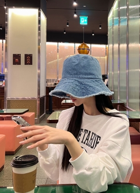 LOEWE デニム バケットハット フリンジ LOEWE（ロエベ）のデニムバケットハット - メルカリ