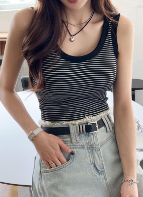 BELPER ブラック タンクトップ 新品タグ付き BELPER ブラック タンクトップ 新品タグ付き BELPER ブラック