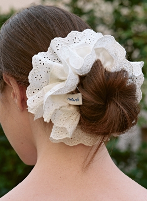 BELLA ホワイト　シュシュ 1665461_22629966_k3.jpg