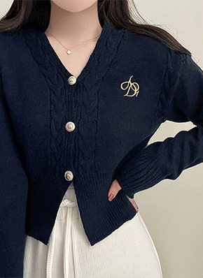 Christian Dior - 元ディオールデザイナー 定価16万 煌めきの装飾ゴールドボタンカーディガン 1714405_23065791_k3.gif