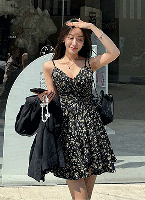 Chloé フリル付き　黒　お上品　ゴージャス　シルク　ワンピース 1805937_25018855_k3.gif