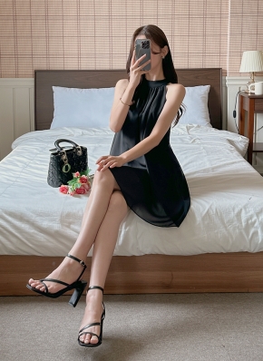 【DINT】♡コサージュ ホルターネック ワンピース♡ DAZY シフォン フローラルプリント ホルターネック ワンピース