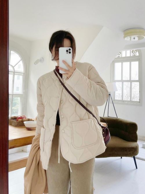 エコファー裏地ノーカラーキルティングジャケット | レディース