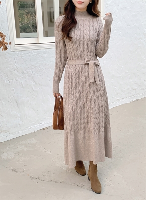ストラップ付ハイネックケーブルニットワンピース | レディース