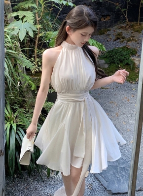 新作*MAXMARA*プリーツミニワンピース ホルターネック リボン付 新作*MAXMARA*プリーツミニワンピース ホルターネック リボン付